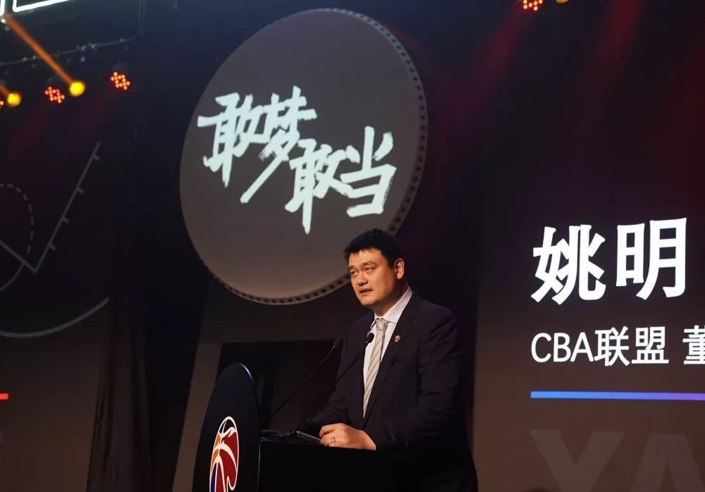 办公室撞击着旗袍美妇的肉体视频